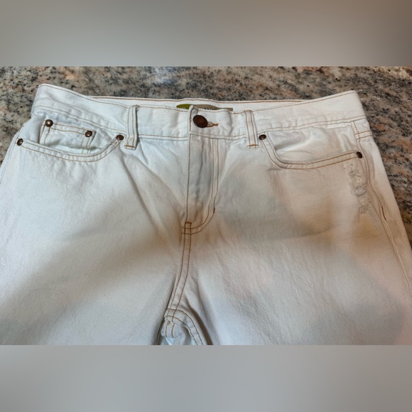 NWOT Old Navy low waist, boy-cut fit white distressed jeans. Size 8 - Picture 9 of 16